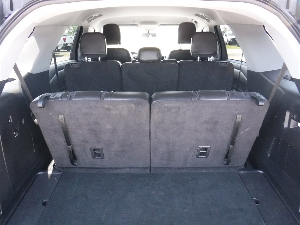 2023 Ford Explorer XLT Leather photo