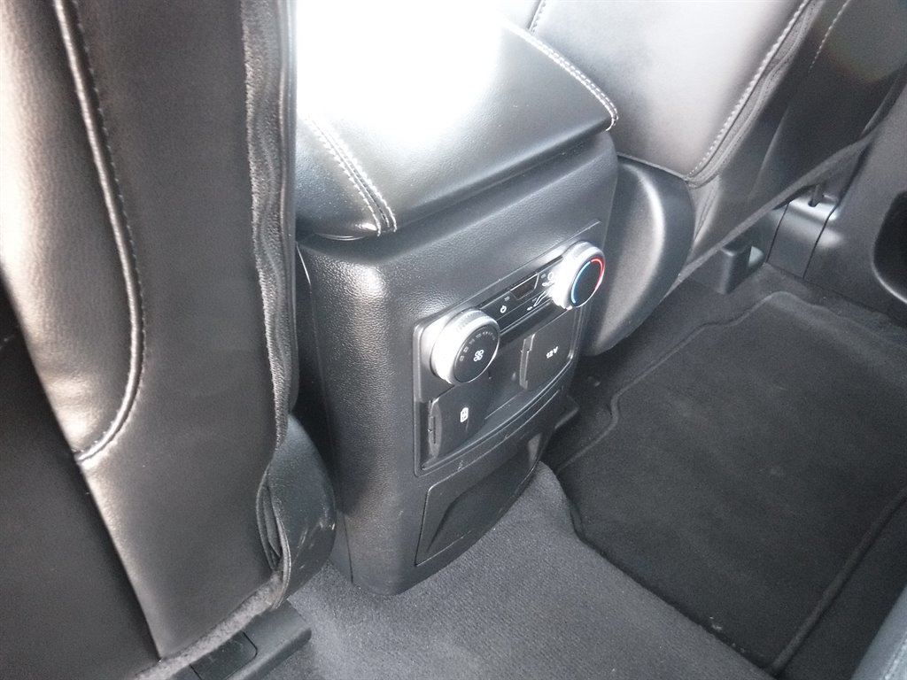 2023 Ford Explorer XLT Leather photo