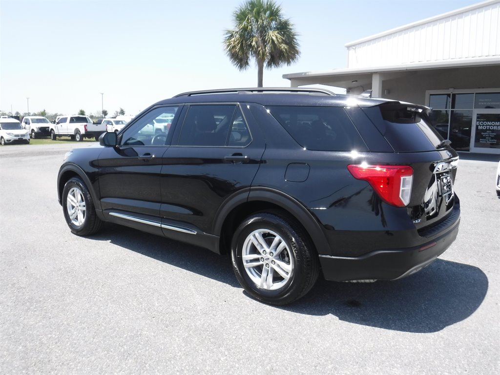 2023 Ford Explorer XLT Leather photo