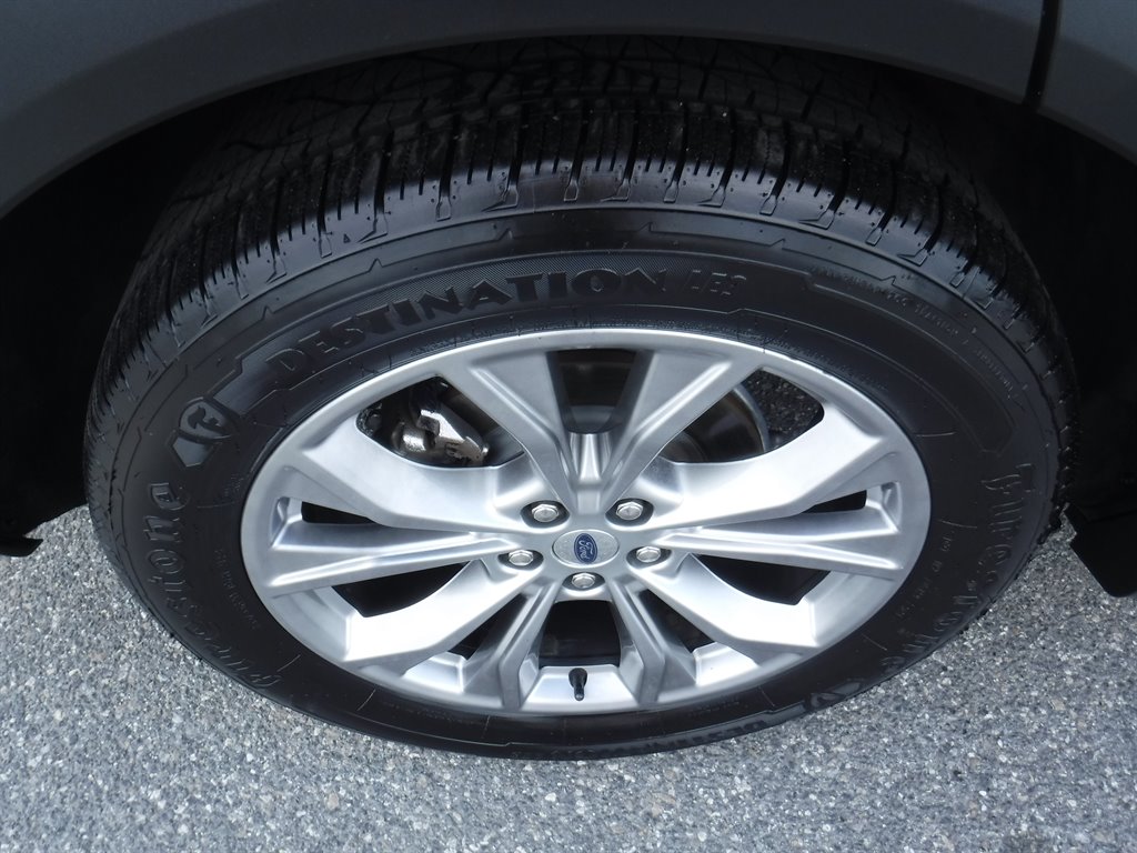 2022 Ford Explorer Limited photo