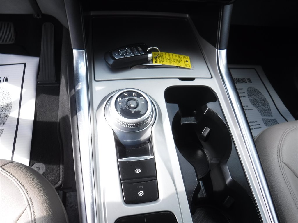2022 Ford Explorer Limited photo