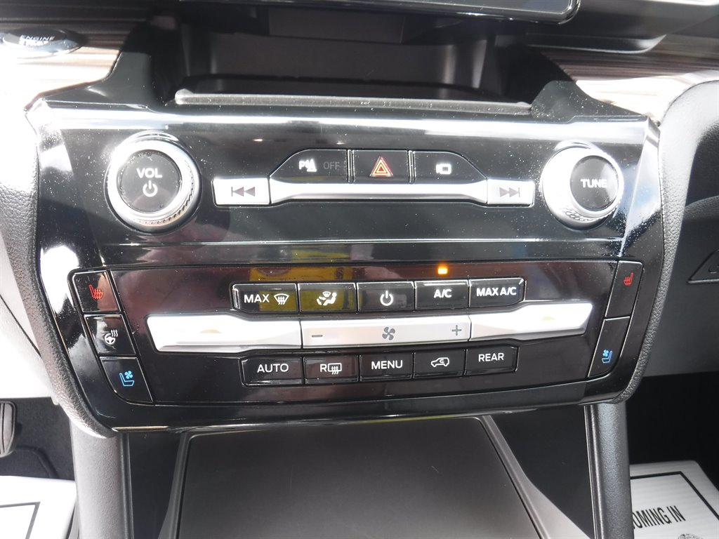 2022 Ford Explorer Limited photo
