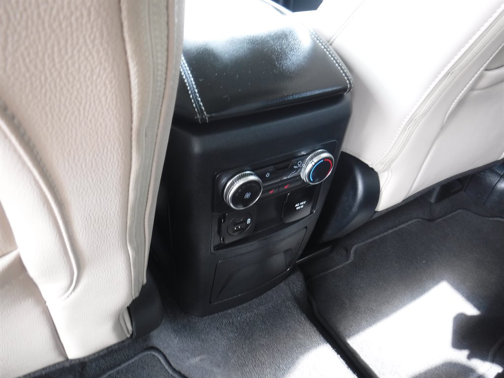 2022 Ford Explorer Limited photo