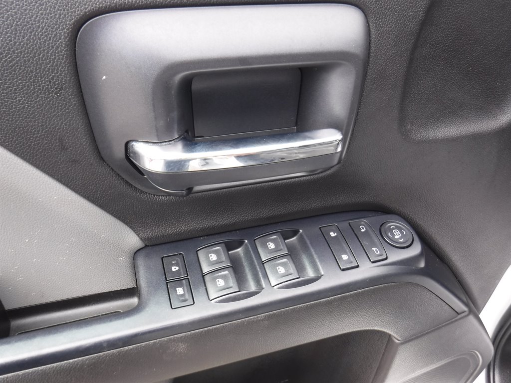 2017 Chevrolet Silverado 1500 Short BED photo