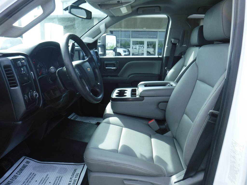 2019 Chevrolet Silverado 2500 Utility With Racks photo