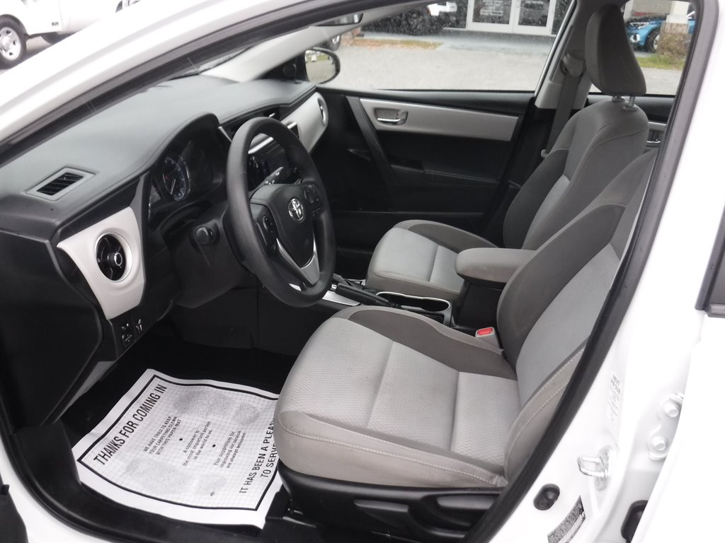 2017 Toyota Corolla LE photo