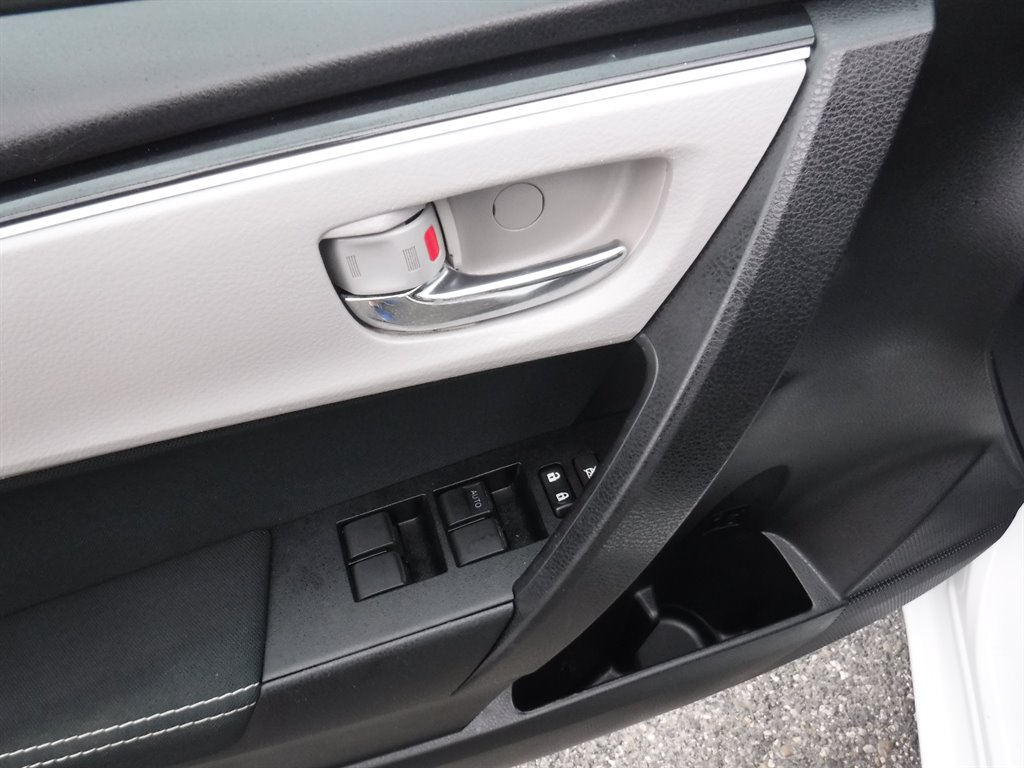 2017 Toyota Corolla LE photo