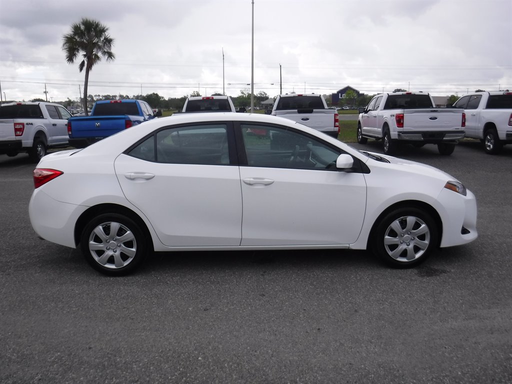 2017 Toyota Corolla LE photo