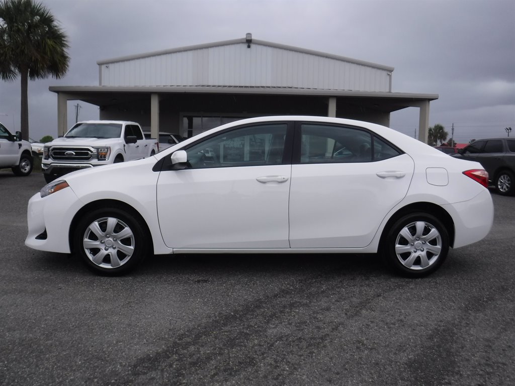 2017 Toyota Corolla LE photo