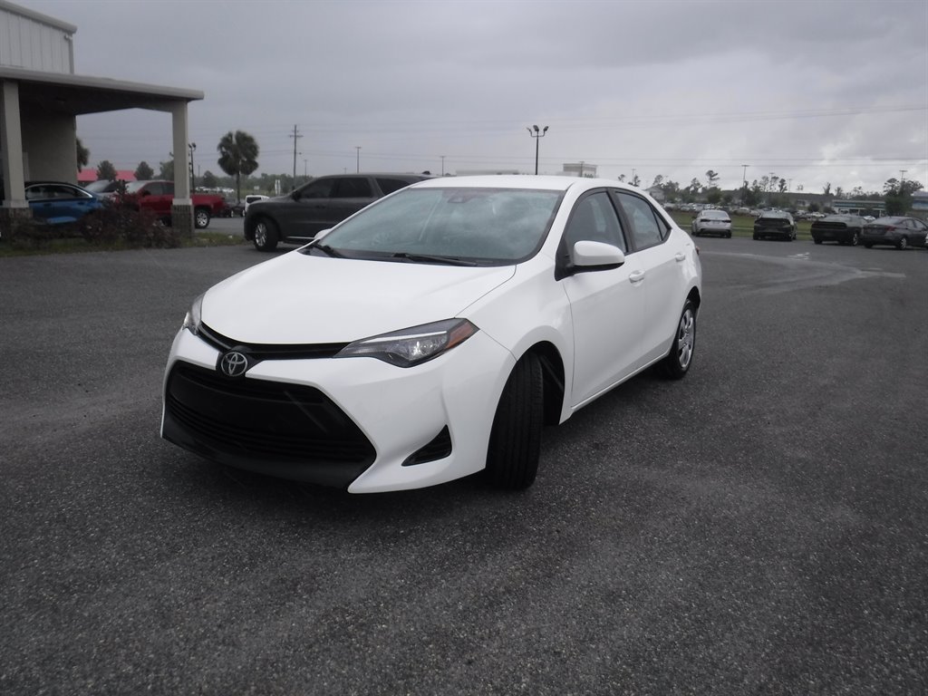 2017 Toyota Corolla LE photo