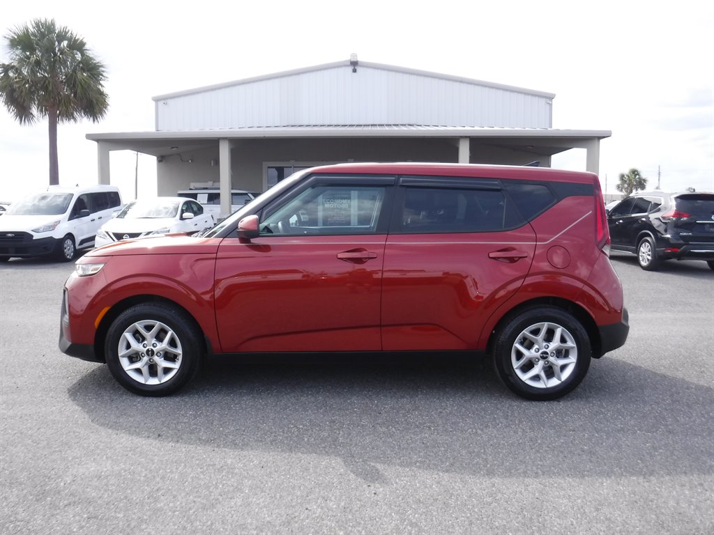 The 2022 Kia Soul LX photos