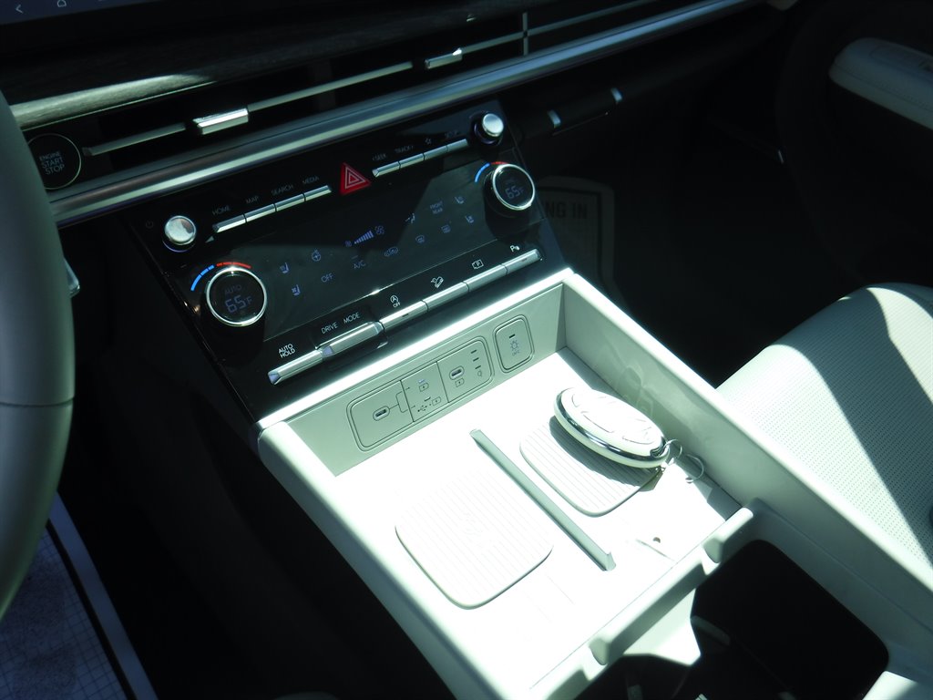 2024 Hyundai Santa Fe Limited photo