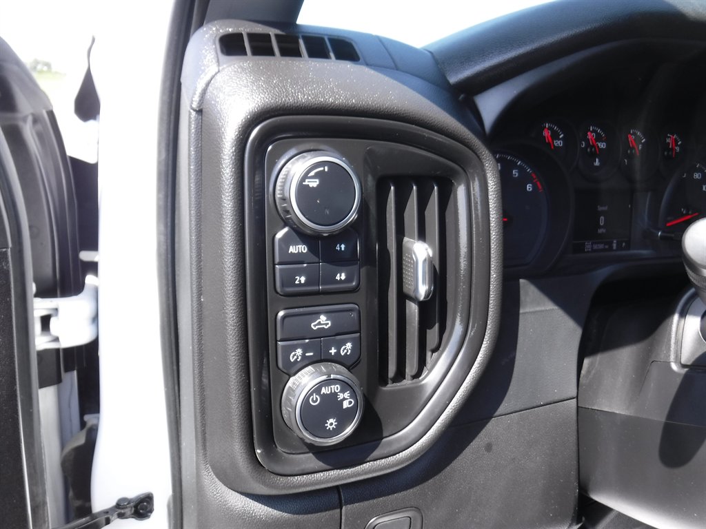 2022 Chevrolet Silverado Hd - $33,995