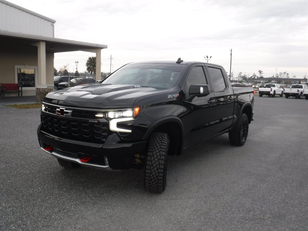 2022 Chevrolet Silverado - $43,995