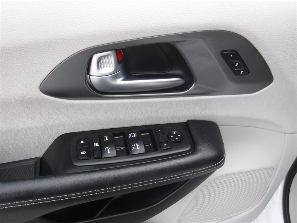 2023 Chrysler Pacifica - $21,995
