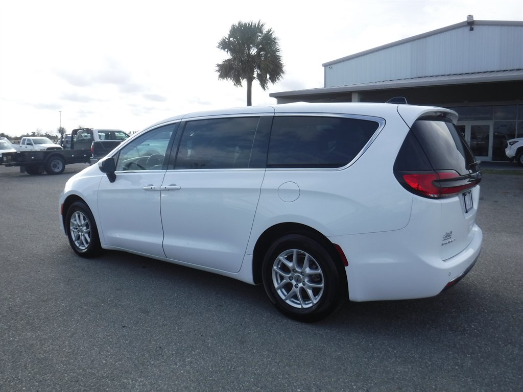 2023 Chrysler Pacifica - $21,995