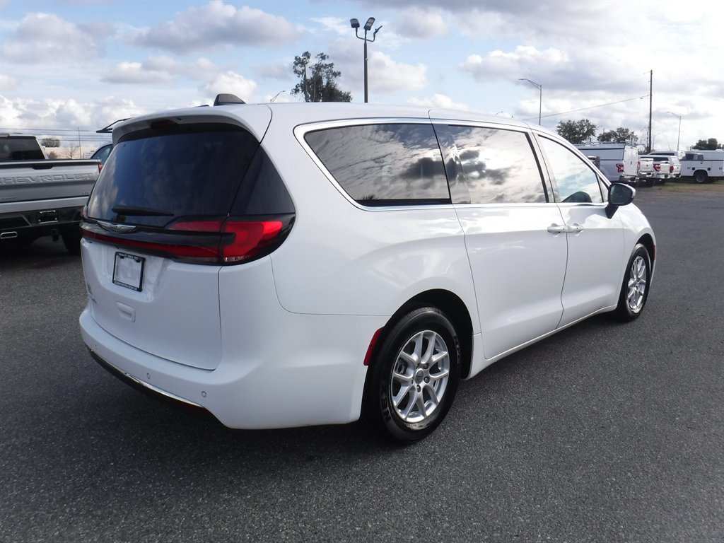 2023 Chrysler Pacifica - $21,995