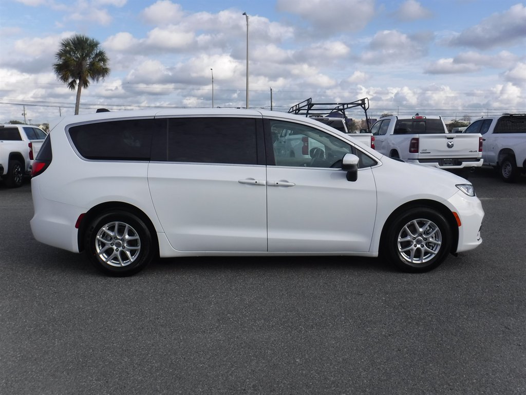 2023 Chrysler Pacifica - $21,995