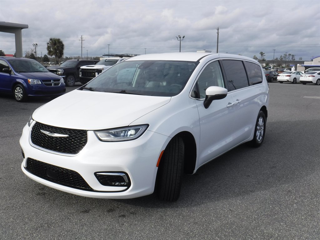 2023 Chrysler Pacifica - $21,995