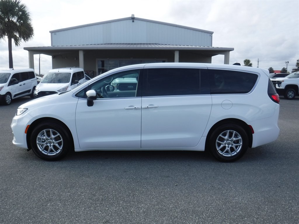 2023 Chrysler Pacifica - $21,995
