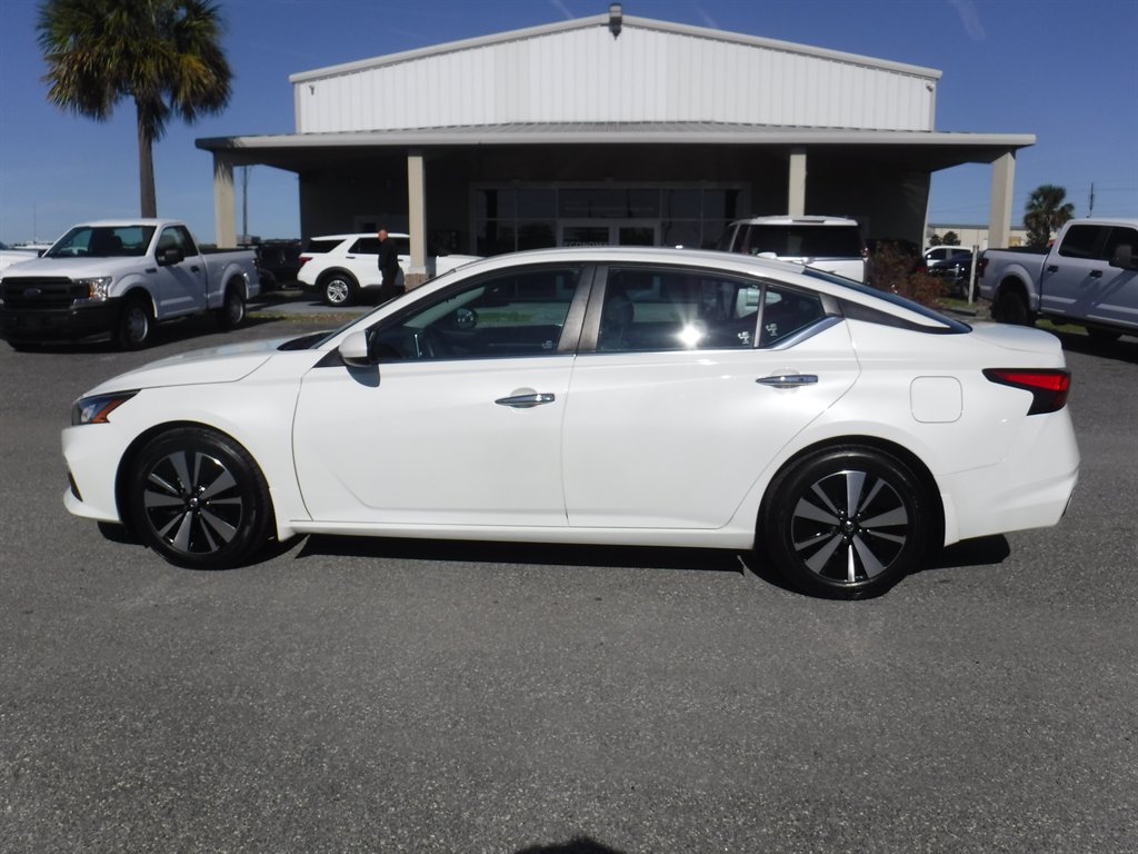 2022 Nissan Altima 2.5 SV FWD