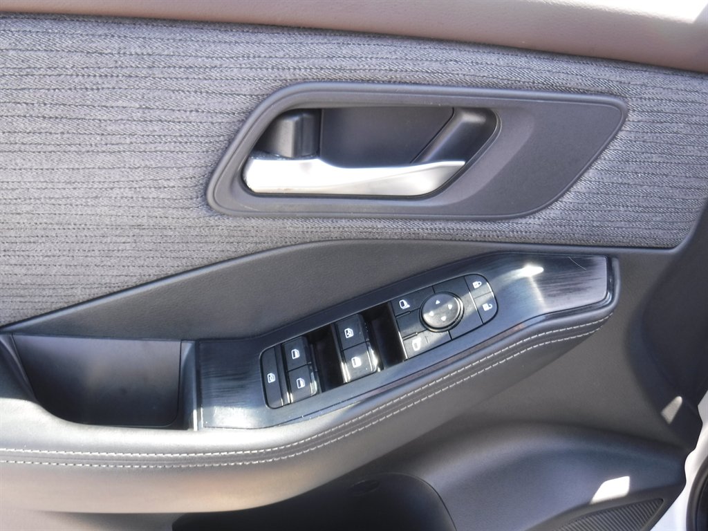 2023 Nissan Rogue - $17,995