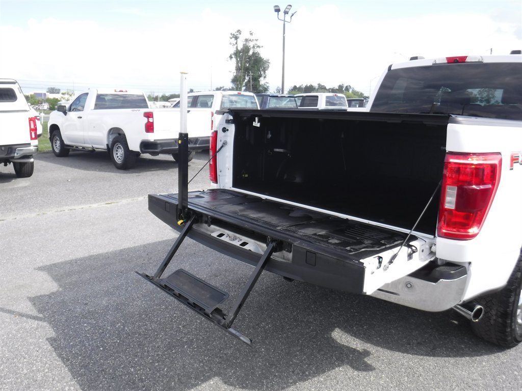 2022 Ford F-150 - $35,995
