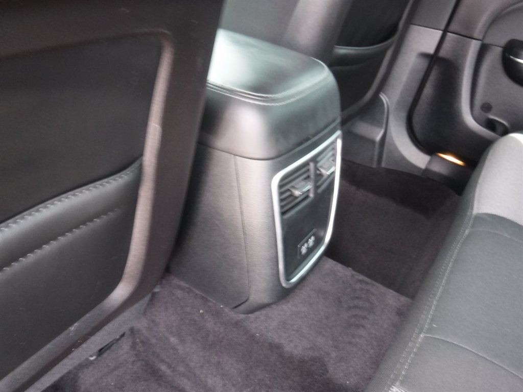 2017 Dodge Charger - $15,995