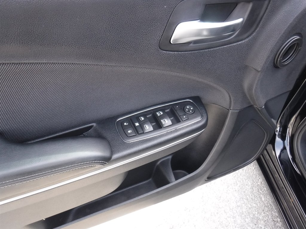 2017 Dodge Charger - $15,995