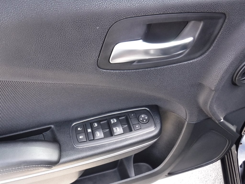 2017 Dodge Charger - $15,995