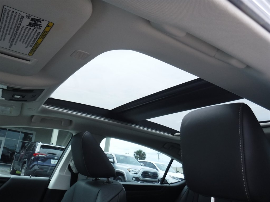 2022 Lexus ES - $34,995