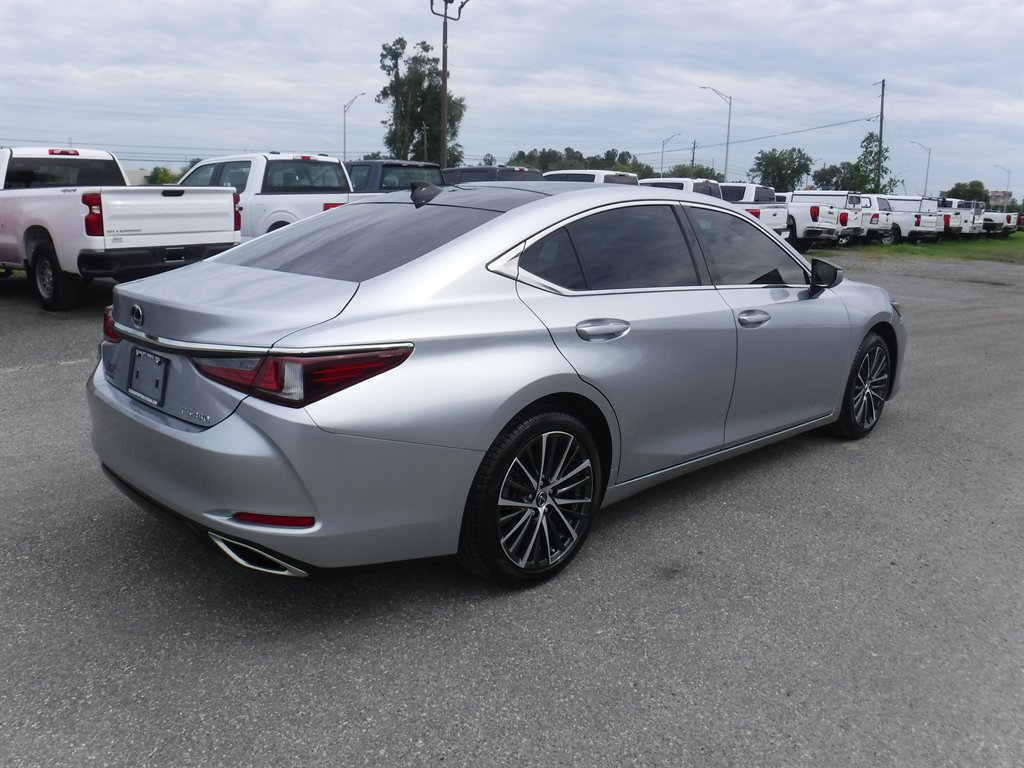 2022 Lexus ES - $34,995