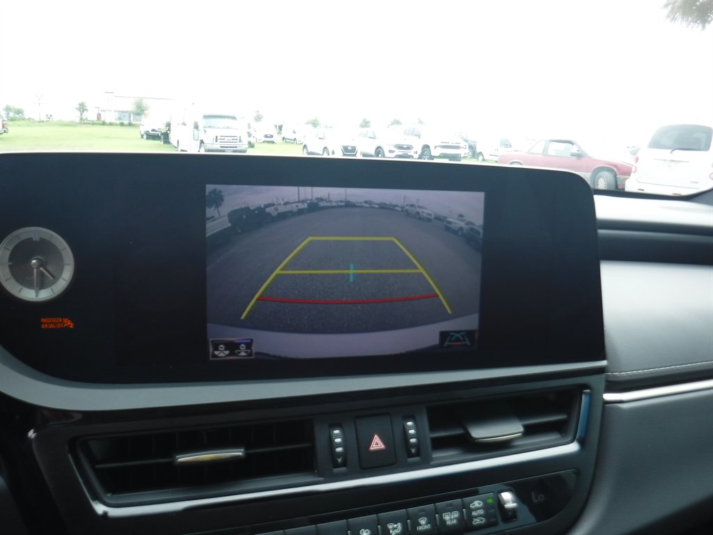 2022 Lexus ES - $34,995