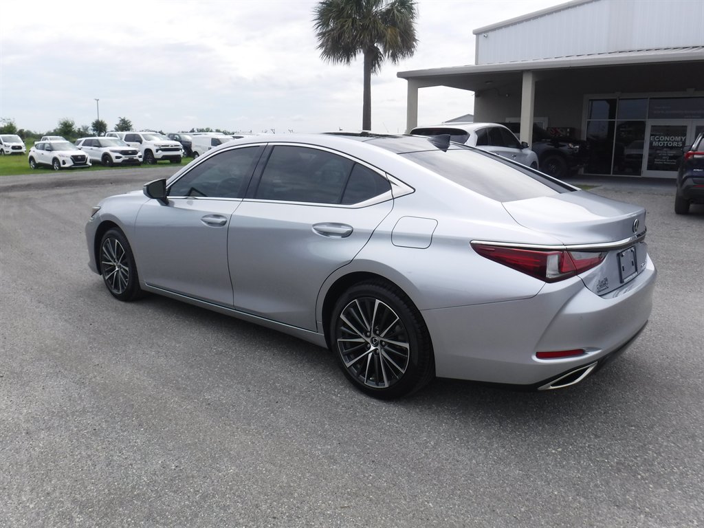 2022 Lexus ES - $34,995