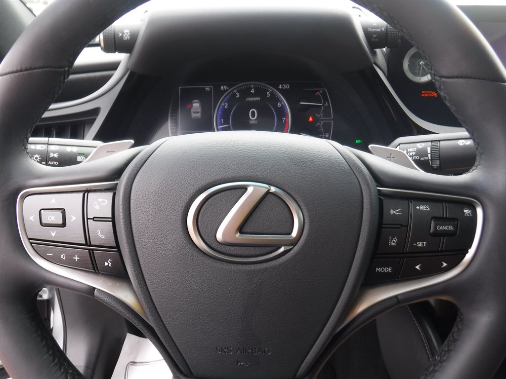 2022 Lexus ES - $34,995