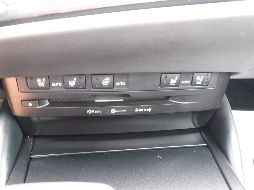 2022 Lexus ES - $34,995