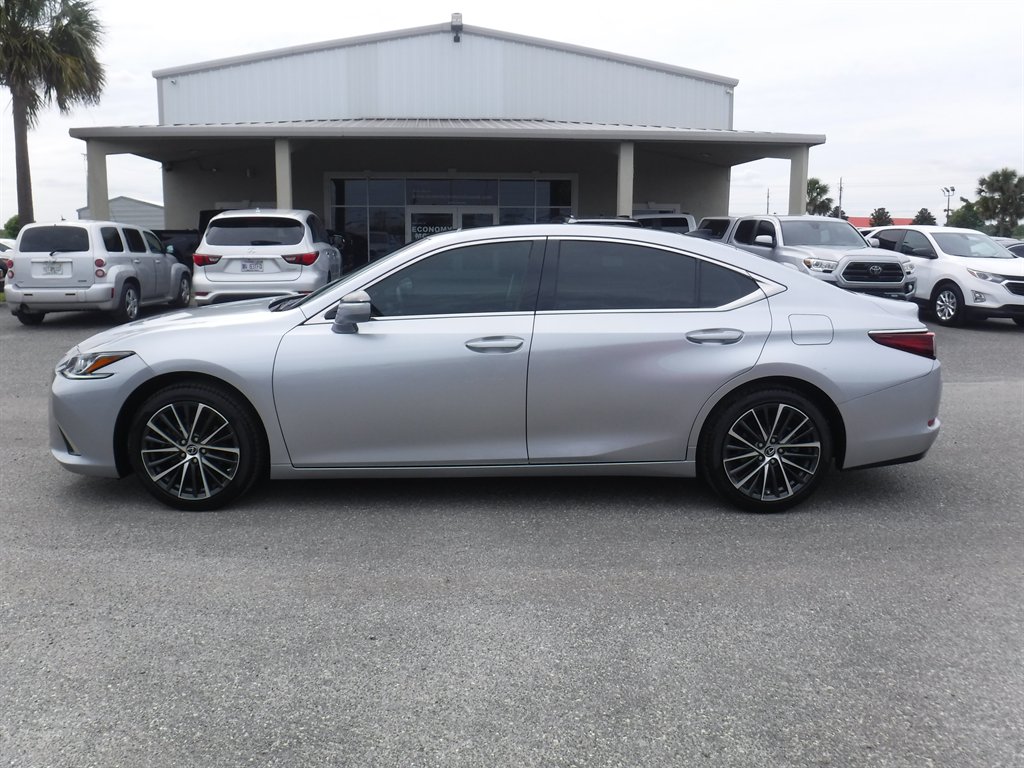2022 Lexus ES - $34,995