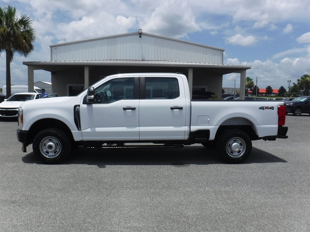 Oxford White 2026 Ford F-250 Super Duty Pickup Truck  Automatic