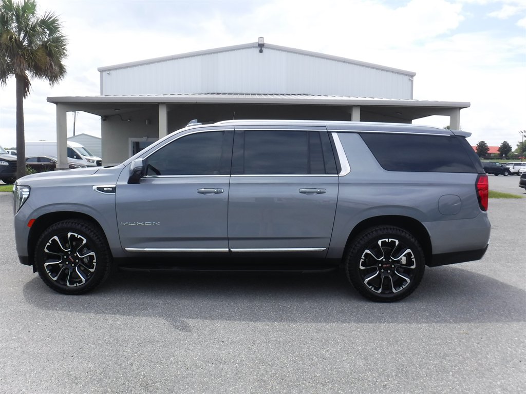 Gray (Satin Steel Metallic) 2022 GMC Yukon XL SUV / Crossover Four-Wheel Drive Automatic