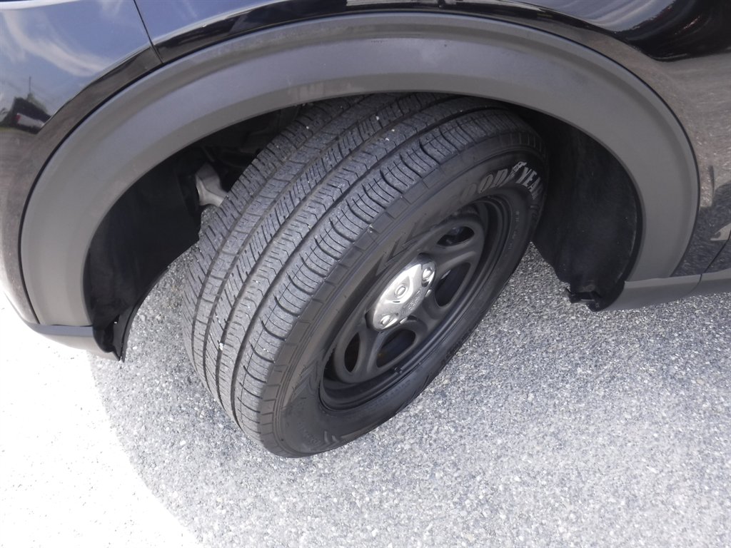 2022 Ford Explorer - $18,995