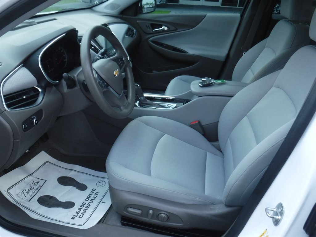 2019 Chevrolet Malibu - $11,995