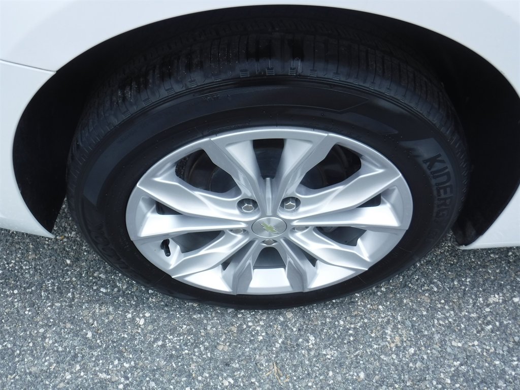 2019 Chevrolet Malibu - $11,995