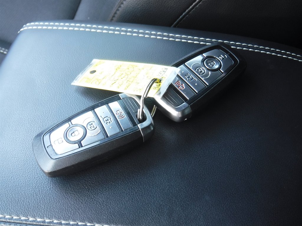 2022 Ford Explorer - $26,995