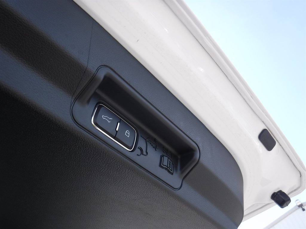 2020 Ford Explorer - $21,995