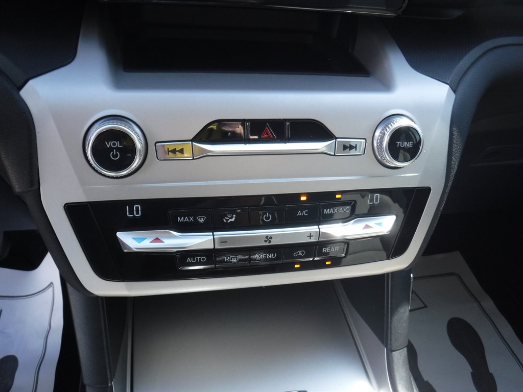 2020 Ford Explorer - $21,995