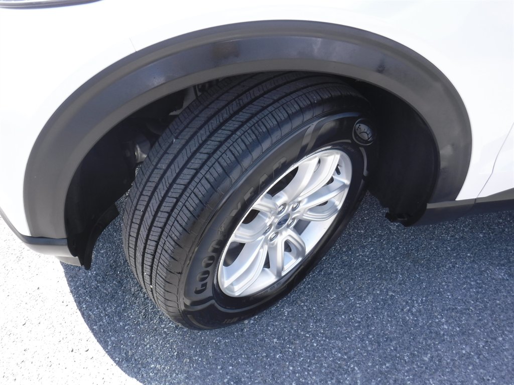 2020 Ford Explorer - $21,995