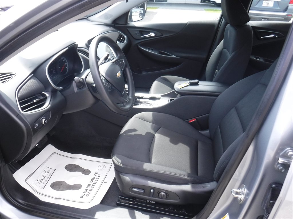 2025 Chevrolet Malibu - $17,995