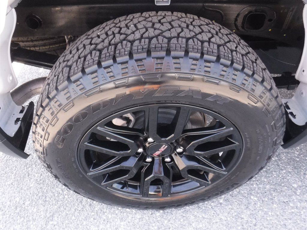 2023 GMC Sierra - $41,995