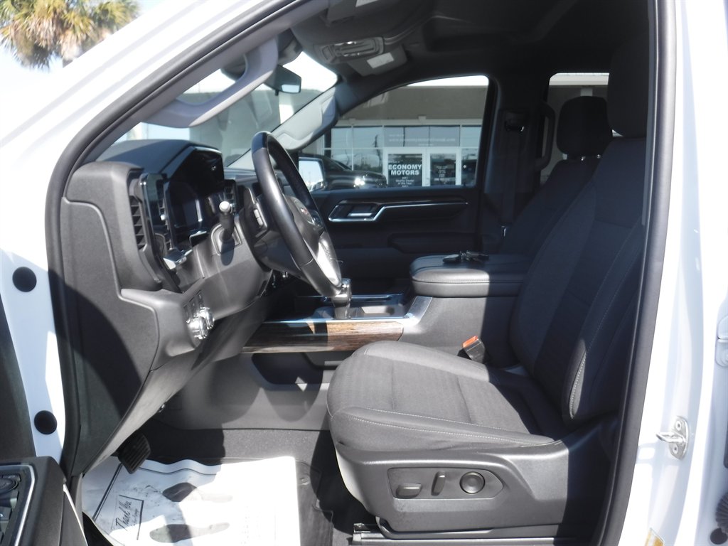2023 GMC Sierra - $41,995