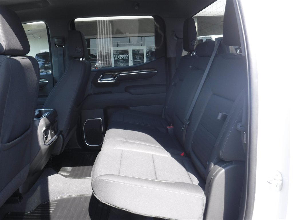 2023 GMC Sierra - $41,995
